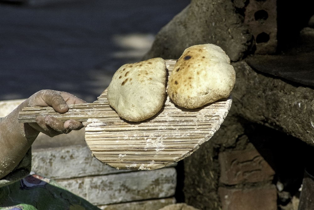 Egyptian women making fresh bread 5432