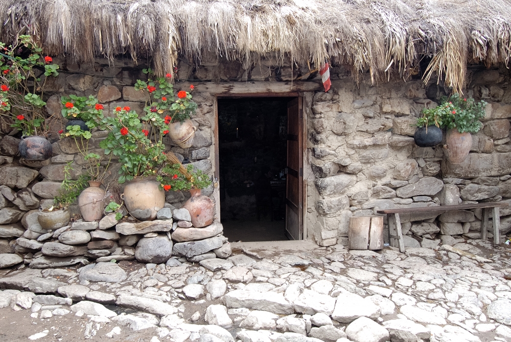 Entrance-rock-adobe-style-home-in-Ollantaytambo-Peru-06