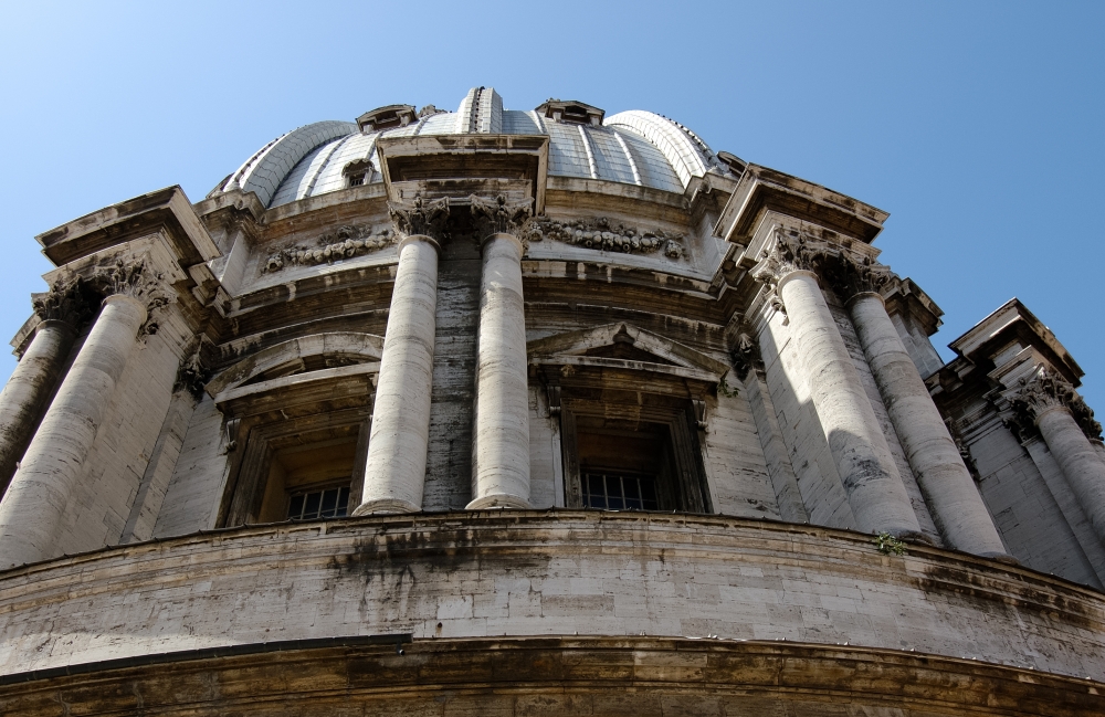 exterior view climbing dome st peters basilica photo 0912L