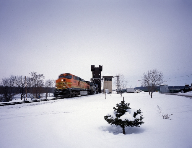 passing-train-in-prescott-wisconsin