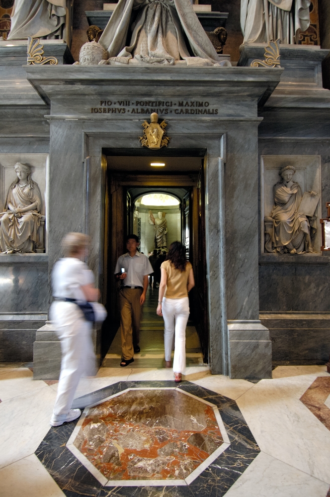 people entering area st peters basilica photo 0788L