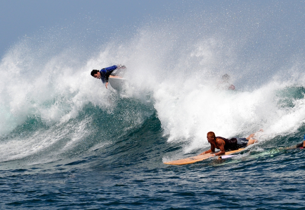 Surfing Indonesia