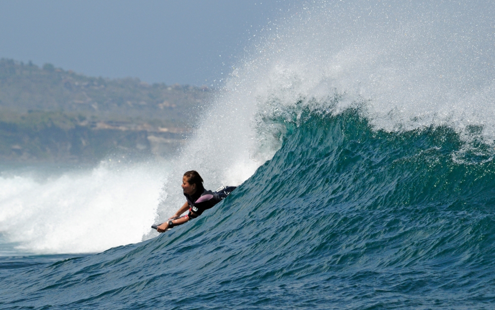 Surfing Indonesia