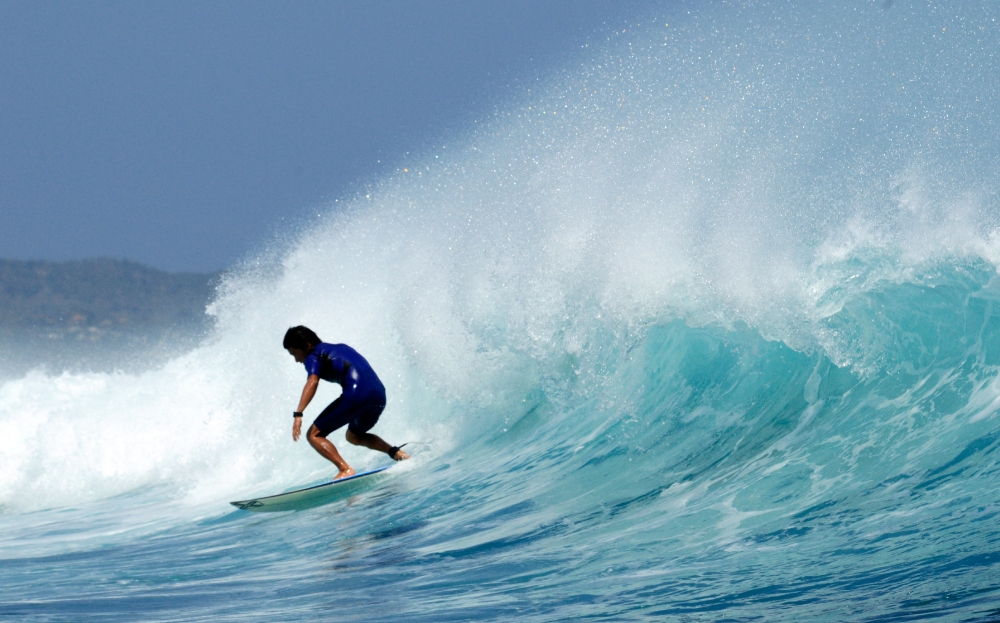 Surfing Indonesia