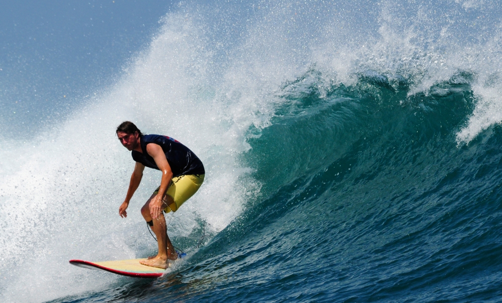 Surfing Indonesia