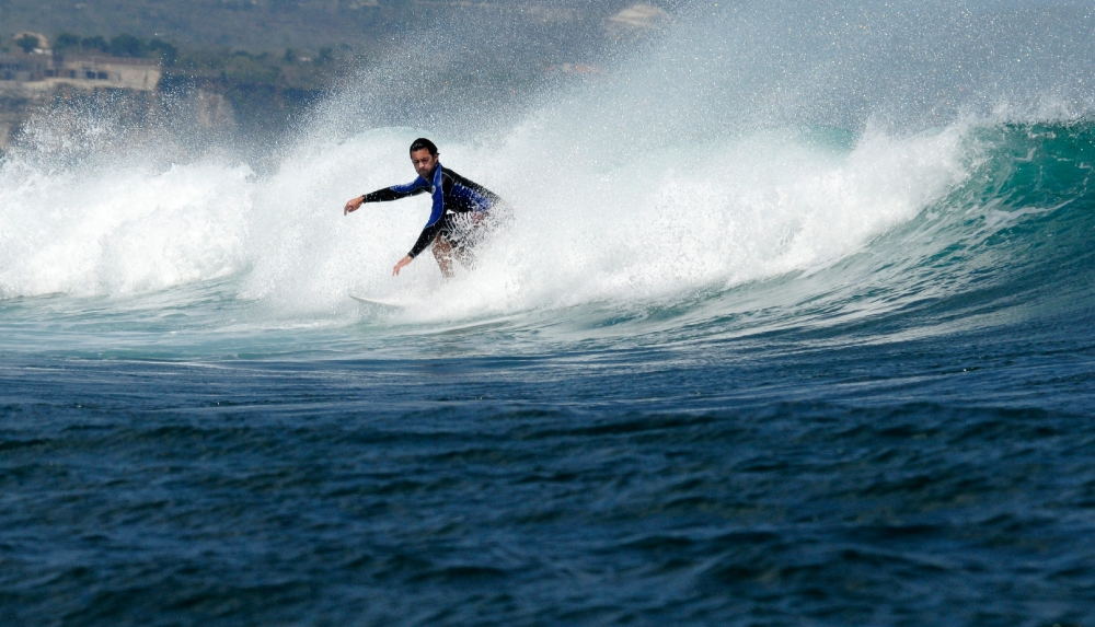 Surfing Indonesia