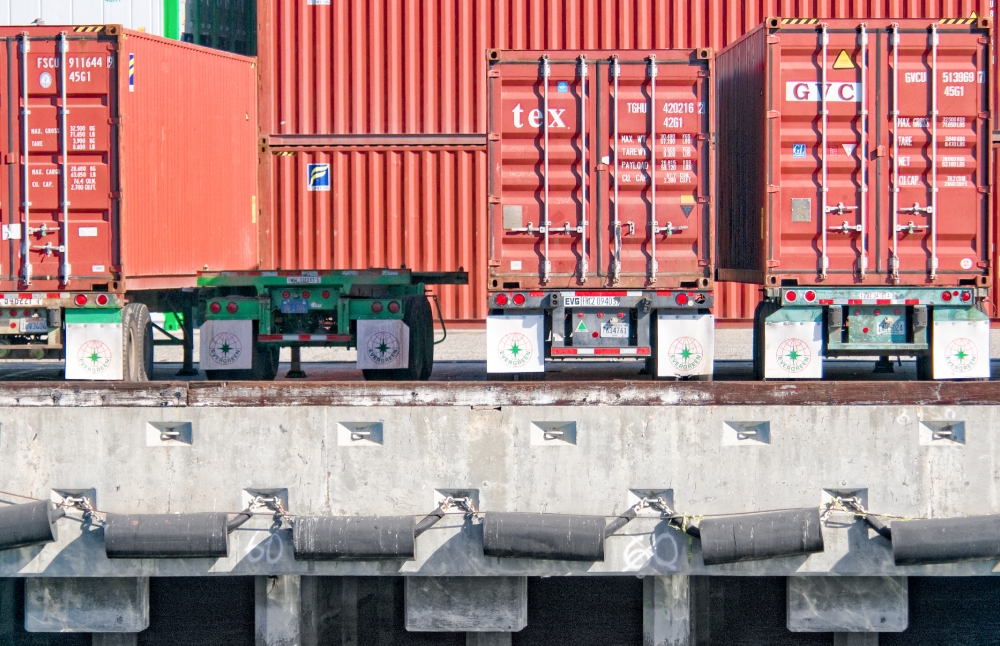 Trucks lined up for container shipments los angeles