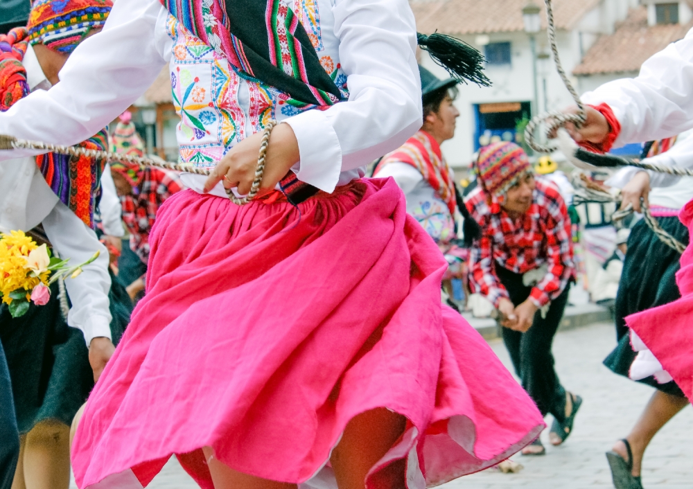 woman dancers wearing colorful traditional costumes cuzco peru 0