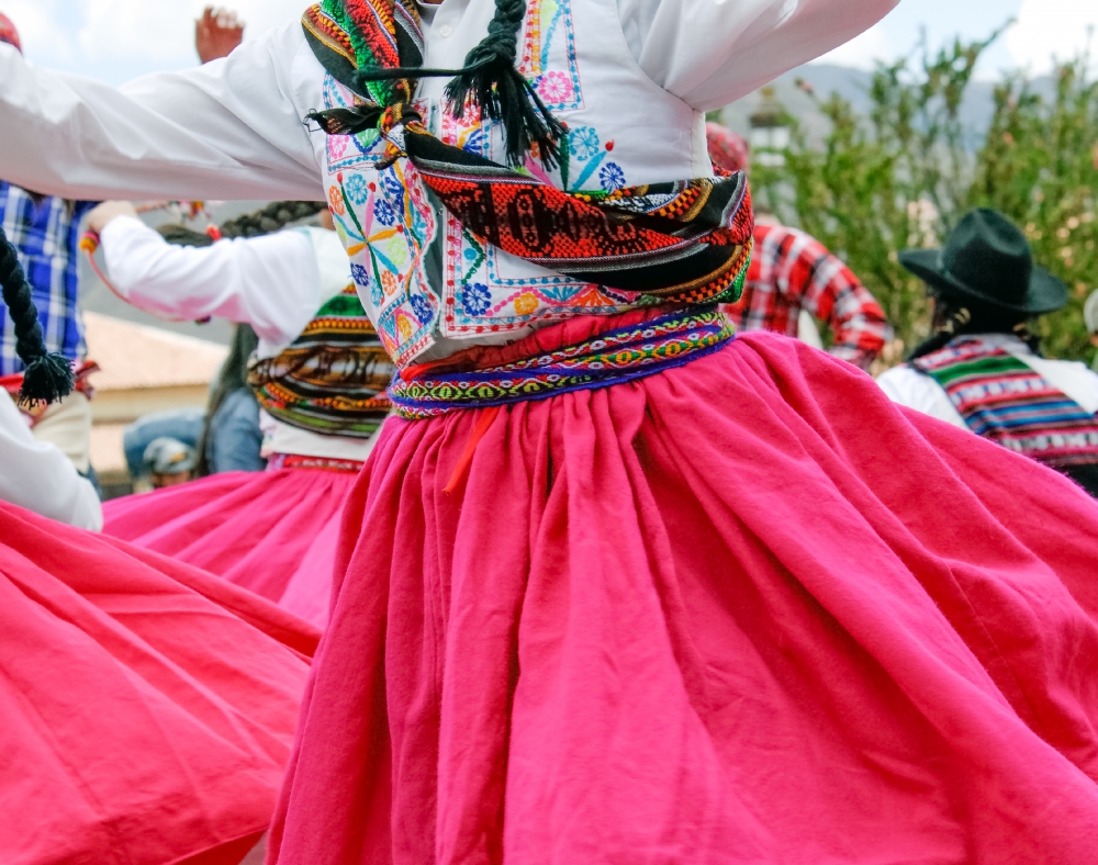 woman dancers wearing colorful traditional costumes cuzco peru 0