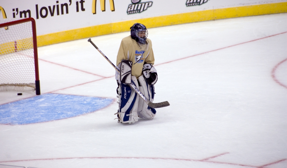 young hockey players practicing ice