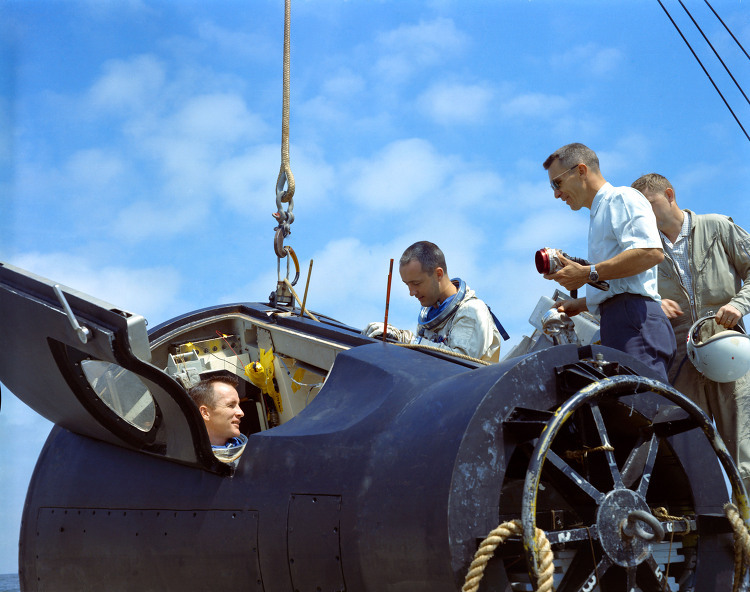 astronaut eceived instruction before closing of hatches prior to