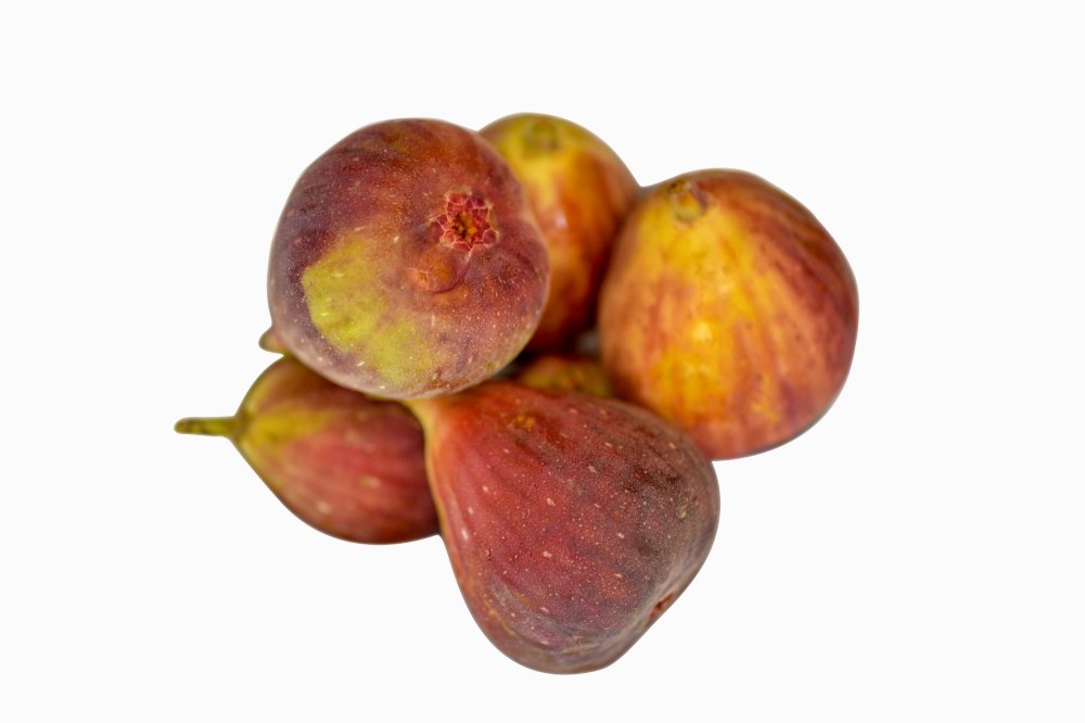 group-of-figs-top-view-white-background-photo-2