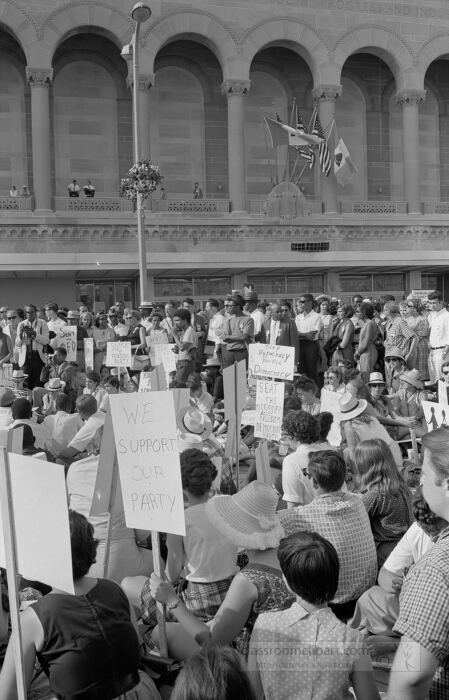 Mississippi Freedom Democratic Party supporters demonstrating