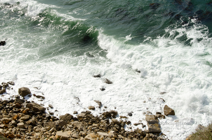 picture waves breaking on rocks 03