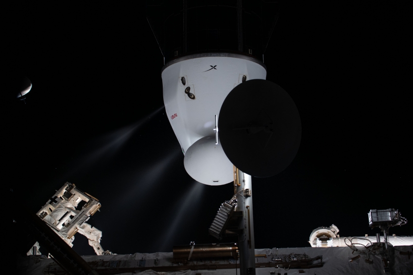 plumes from the spacex cargo dragon cargo crafts draco engines