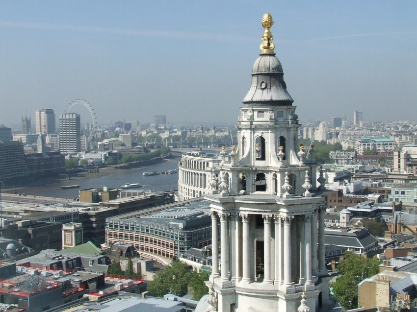 vista of London from the Golden Gallery