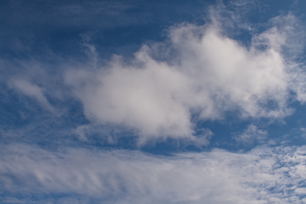 wispy while clouds on sunny winter day 7849