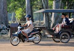 Exploring Siem Reap on a Local Rickshaw Adventure